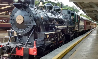 Trem das Águas: Maria-Fumaça histórica em Minas oferece culinária mineira e bebidas à vontade em viagem de 2 horas