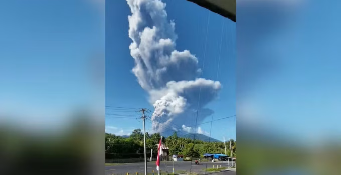 Erupção Vulcânica na Indonésia: 3 Mortos, 10 Desaparecidos Após Ignorarem Alertas em Monte Dukono