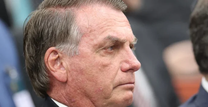 Nunes Marques arquiva ação de Bolsonaro contra Lula e Gleisi por declarações de "genocida"