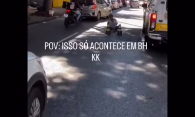 Mulher interdita rua no Centro de BH com cones para beber pinga e causa transtorno no trânsito