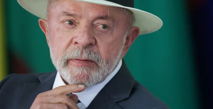 Lula marca presença na posse de novos presidentes do TSE, indicados por Bolsonaro