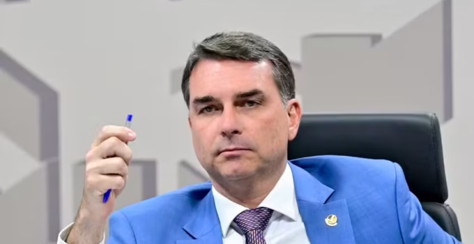Relator da Lei da Dosimetria Rebate Flávio Bolsonaro e Nega "Jogo Combinado" com Moraes