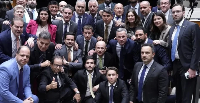 Moraes suspende Lei da Dosimetria e reforça controle do STF sobre normas aprovadas pelo Congresso
