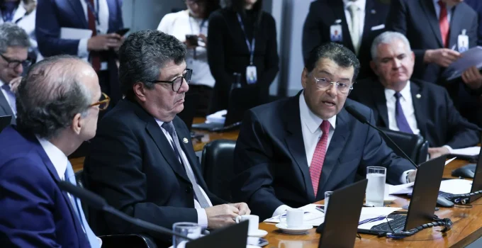 Senado aprova aumento de impostos para fintechs e bets e cria programa para renegociar dívidas de baixa renda
