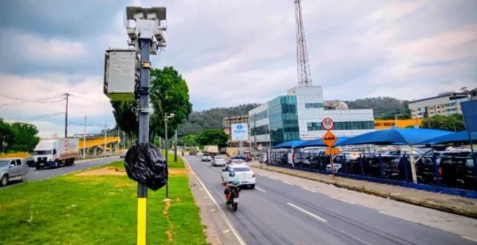 Radares na BR-381 em Ipatinga ainda não multam; PRF desmente boatos e aponta queda de acidentes
