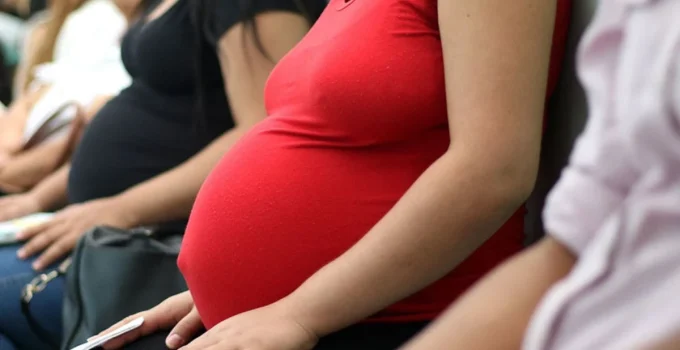 Mãe de Três Filhos Vence Ação Contra Empresa em BH por Discriminação e Perseguição