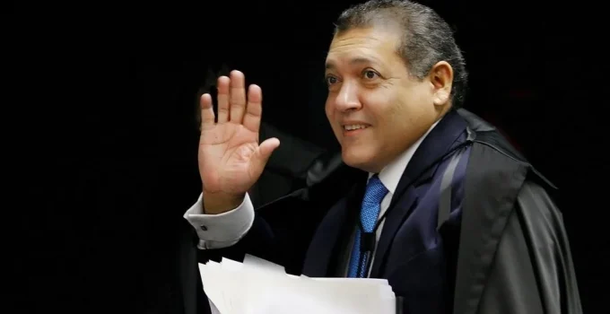 Nunes Marques é sorteado relator de pedido de Bolsonaro para anular condenação em caso da trama golpista