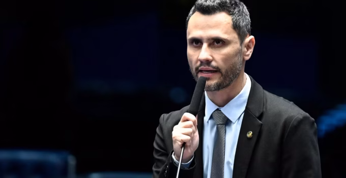 Deputado aciona PGR contra Michelle Bolsonaro e Cleitinho por defesa da Ypê após suspensão da Anvisa