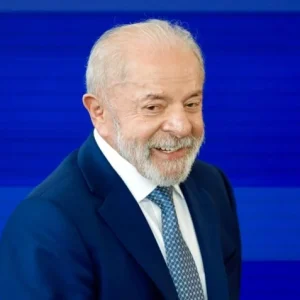Lula critica foco policial em favelas e aponta crime em Congresso, Judiciário e futebol