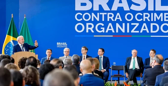 Governo Lula destina verba irrisória para combate ao crime organizado frente ao lucro estimado
