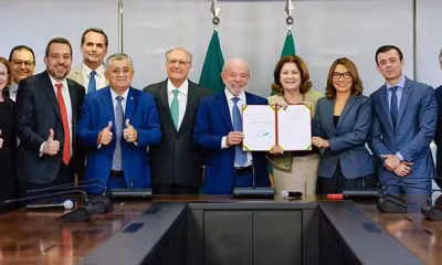 Lula revoga 'taxa das blusinhas' em meio a pressão política e antes das eleições