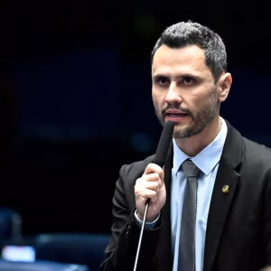 PL mira aliança com Cleitinho Azevedo para o Governo de Minas e descarta apoio a Simões