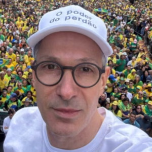 Zema alfineta Caiado em meio a polêmica de Flávio Bolsonaro