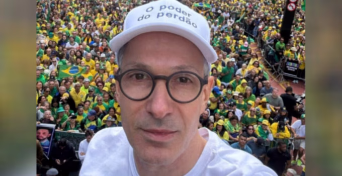 Zema alfineta Caiado em meio a polêmica de Flávio Bolsonaro