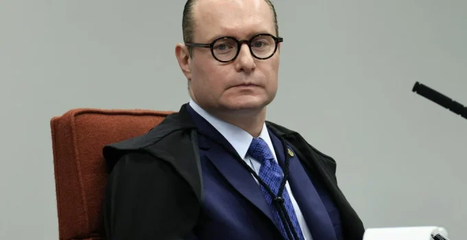Zanin acompanha Mendonça e vota contra ação que questiona monitoramento de jornalistas e parlamentares pelo governo Bolsonaro