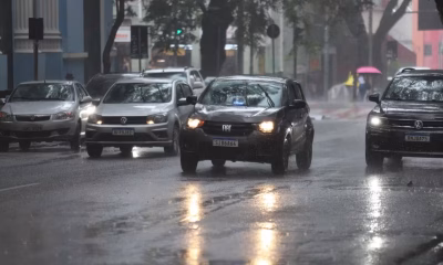 Chuvas fora de época em BH: Defesa Civil alerta para mais pancadas e trovoadas nesta quinta-feira