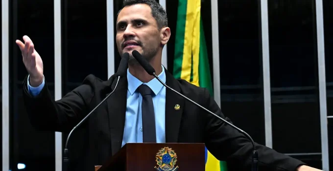 Pressão em MG: Flávio Bolsonaro mira Cleitinho em busca de palanque forte contra avanço de Lula