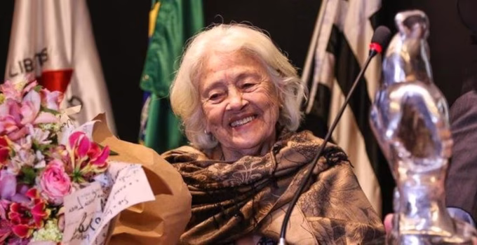 Adélia Prado é internada novamente em Divinópolis; escritora já passou por cirurgias em janeiro