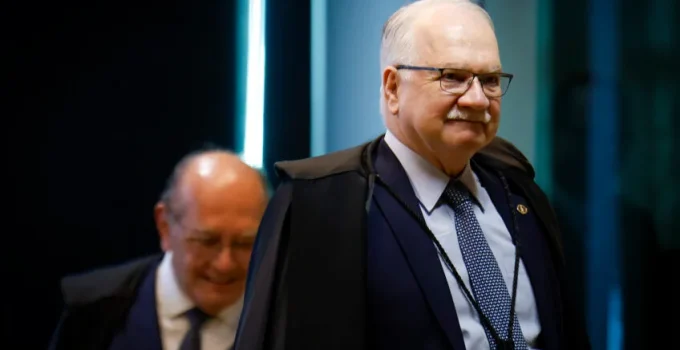 Gilmar Mendes acusa Fachin de "filibuster" e "não saber perder" em embate sobre pauta do STF