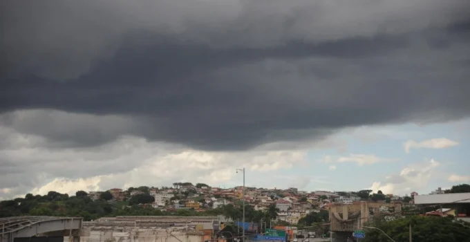 Belo Horizonte amanhece com sensação térmica de 10,2°C e previsão de chuva para o fim de semana