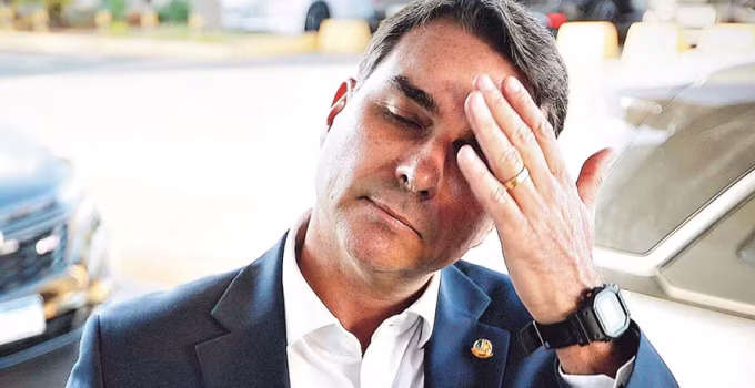 Contratos e Confidencialidade: Filhos de Bolsonaro se Contradizem sobre Financiamento de Filme