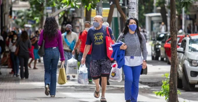 The Lancet aponta Belo Horizonte como referência internacional na pandemia e critica negacionismo que custou 300 mil vidas no Brasil