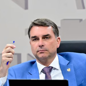 Relação Flávio Bolsonaro-Vorcaro Atraso PEC da Anistia e Desvia Foco do PL