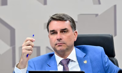 Relação Flávio Bolsonaro-Vorcaro Atraso PEC da Anistia e Desvia Foco do PL