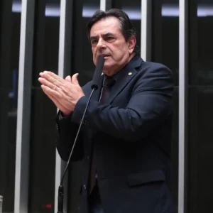 Domingos Sávio lança pré-candidatura ao Senado e consolida palanque de Flávio Bolsonaro em Minas Gerais