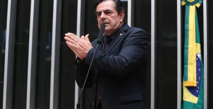 Domingos Sávio lança pré-candidatura ao Senado e consolida palanque de Flávio Bolsonaro em Minas Gerais