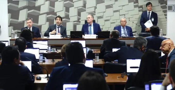 Galípolo e Renan Calheiros trocam farpas em audiência no Senado sobre venda do Banco Master