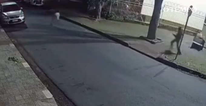 Desespero em BH: Mulher flagra furto de carro em bairro da Zona Norte e corre atrás do veículo