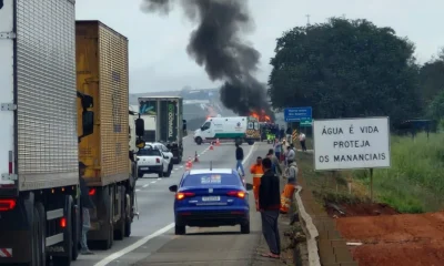 Incêndio em Veículo Bloqueia BR-381 em Minas Gerais e Causa Longo Congestionamento
