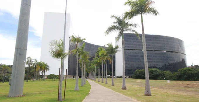 Governo de Minas leiloa 20 imóveis: lance inicial de prédio em Uberlândia chega a R$ 11 milhões