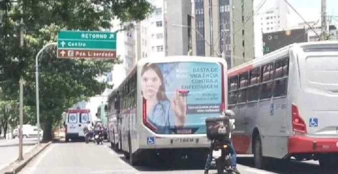 Manifestação de Motoristas de Ônibus Causa Lentidão e Interrompe Trânsito na Avenida Amazonas, em BH