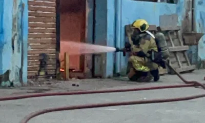 Defesa Civil interdita galpão em BH após incêndio; risco de desabamento e fumaça tóxica preocupam moradores do Calafate