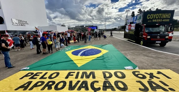 Ato pelo Fim da Escala 6x1 Reúne Centenas em Brasília Antes de Votação Crucial no Congresso