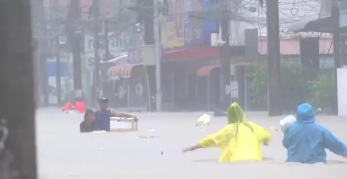 Chuvas torrenciais e ciclones causam devastação na Ásia: mais de 1.250 mortos e um milhão de desabrigados