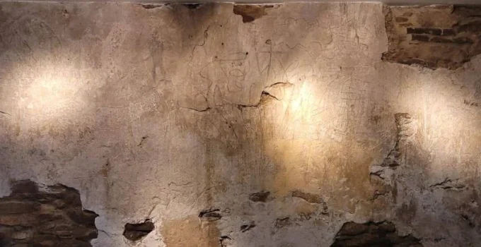 Casarão Histórico em Ouro Preto Revela Inscrições Afrodiaspóricas e Ganha Status de Sítio Arqueológico