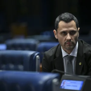 PL e Republicanos unem forças em Minas Gerais para 2026, mas futuro de Cleitinho segue indefinido