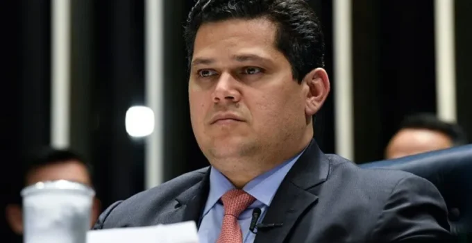 Empresários pressionam Alcolumbre para adiar fim da escala 6x1 em busca de mais prazo para adaptação