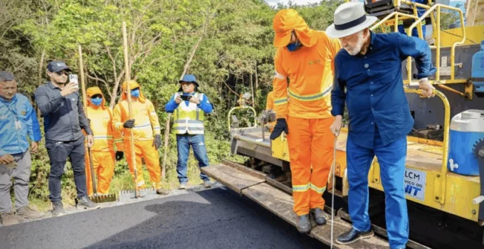 Lula inspeciona trecho da BR-319 e reforça compromisso com obra ambientalmente segura na Amazônia
