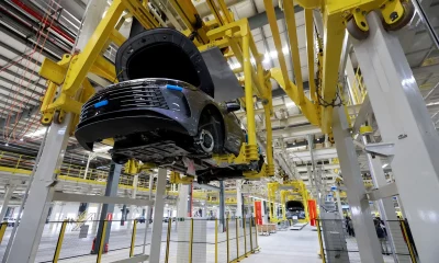 Produção Industrial Brasileira Perde Ritmo em Outubro com Resultados Mistos; Setores de Bens de Capital e Duráveis Mostram Recuperação Tímida