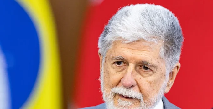 Amorim critica decisão dos EUA de classificar PCC e CV como terroristas e vê 'pretexto para intervenção'