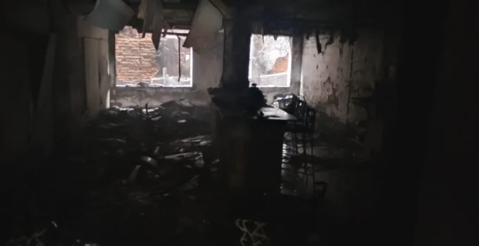 Incêndio de grandes proporções destrói apartamento no Coração Eucarístico e exige mobilização de 15 bombeiros em BH