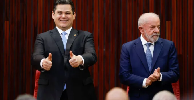 Alcolumbre busca reaproximação com Lula, diz ministro e PEC 6x1 é ponto de discórdia