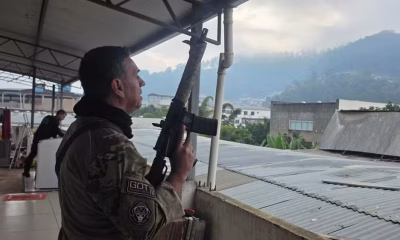 Operação contra pistolagem e homicídios prende policiais no ES e atinge cidades mineiras