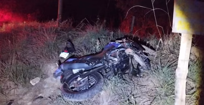 Motociclista morre em colisão frontal na BR-352, em Pará de Minas, após invadir contramão