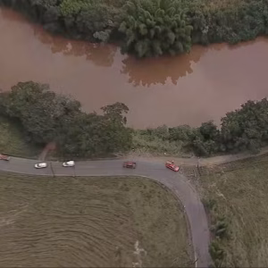 Corpo de Mulher Desaparecida Após Carro Cair no Rio Paraopeba na Grande BH é Encontrado