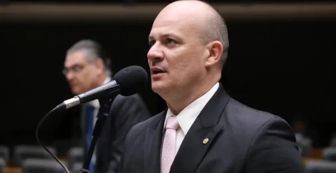 Oposição aciona Congresso para reverter acordo do INSS com entidade investigada na "Farra do INSS"